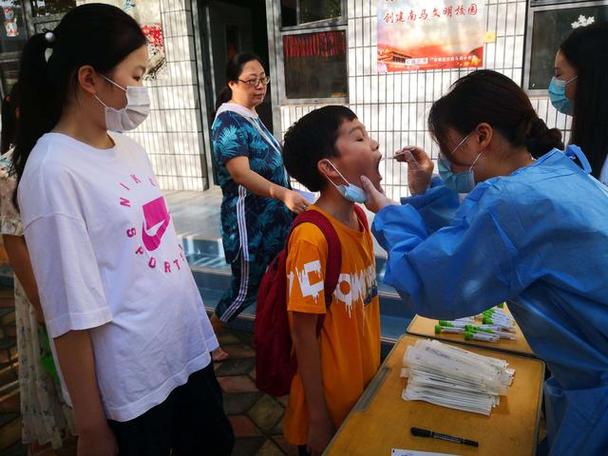 广东湛江等地高校因疫情封闭管理并开展线上教学